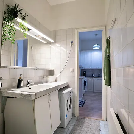 Chic Urban Oasis At Activity Center Huoneisto