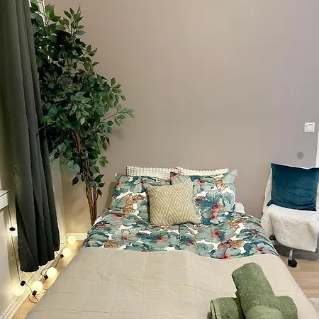 Chic Urban Oasis At Activity Center *