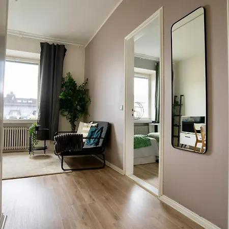 Chic Urban Oasis At Activity Center Huoneisto