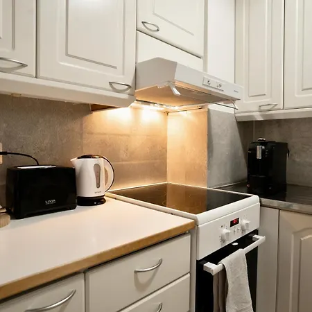 Chic Urban Oasis At Activity Center *