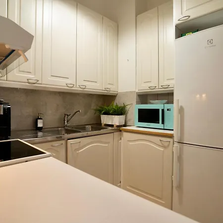 Chic Urban Oasis At Activity Center *