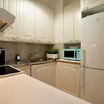 Chic Urban Oasis At Activity Center *